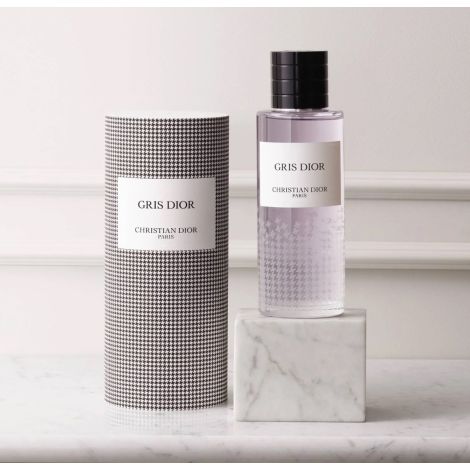 ☺︎ プロフィール必読 Christian Dior Gris Dior Gris Dior: Unisex Eau de Parfum with chypre and citrus notes
